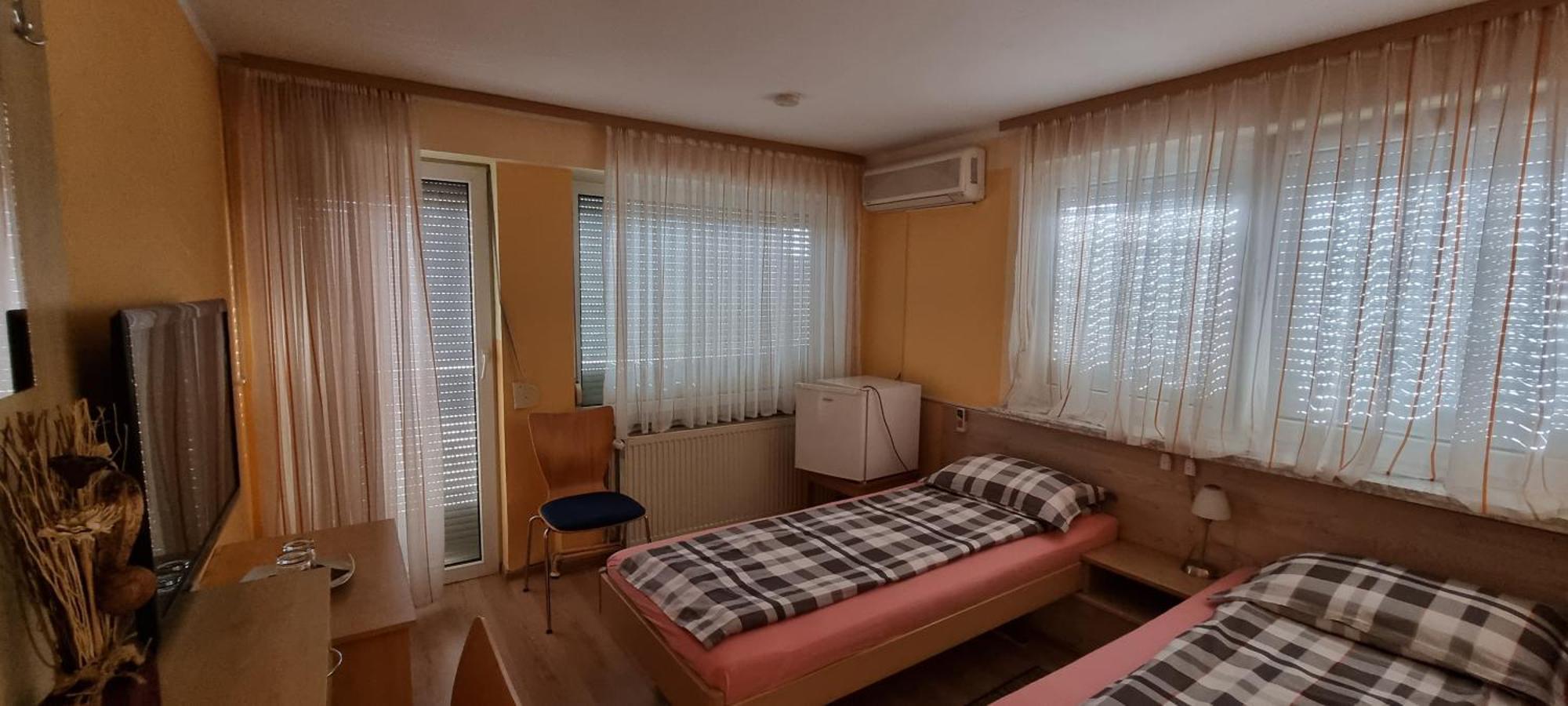 Pensiunea Zodiac Timişoara Exterior foto